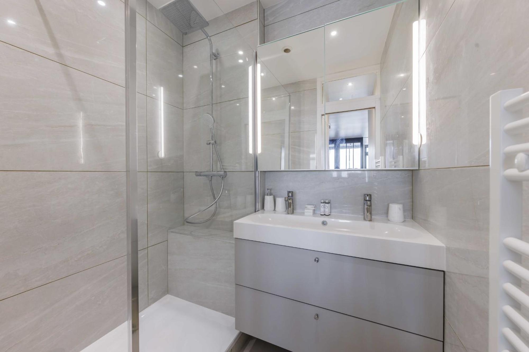 Comfortable Flat - 1br-4p - Place De Clichy Appartement Parijs